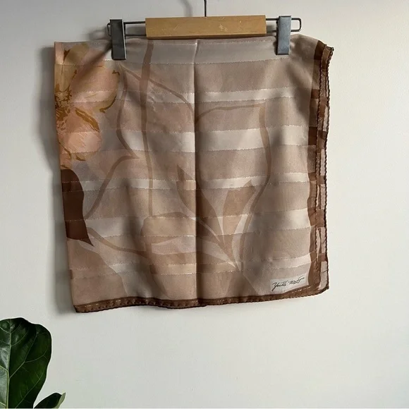 Vintage Yvette Montagne Paris Scarf Floral Print Metallic Threads 34’’ X 34’’ - Picture 10 of 10